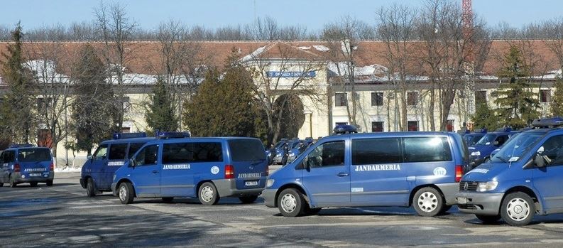 Jandarmeria anuleza licitatia pentru asigurarea RCA a parcului auto. Actuala polita expira la finele anului