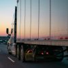 Camion de marfă pe autostradă – asigurare CMR