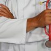 Medic cu stetoscop – asigurare de malpraxis