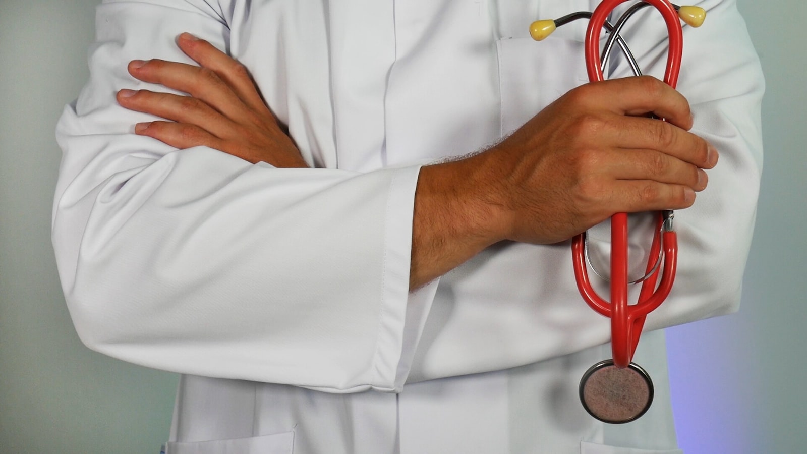 Medic cu stetoscop – asigurare de malpraxis