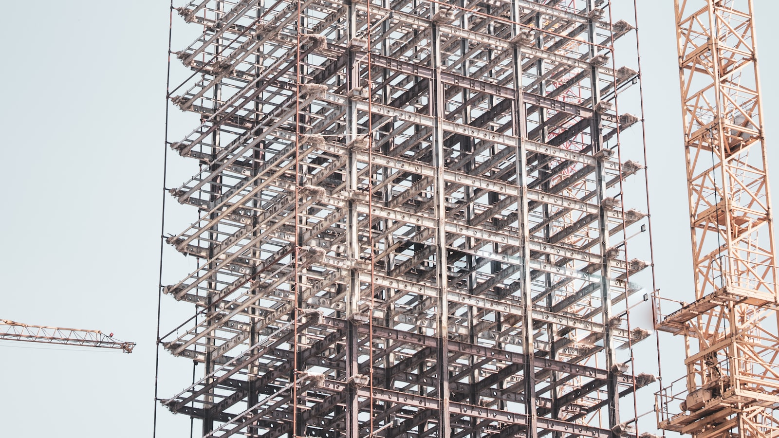 Cât costă asigurarea de construcții-montaj și ce influențează prima